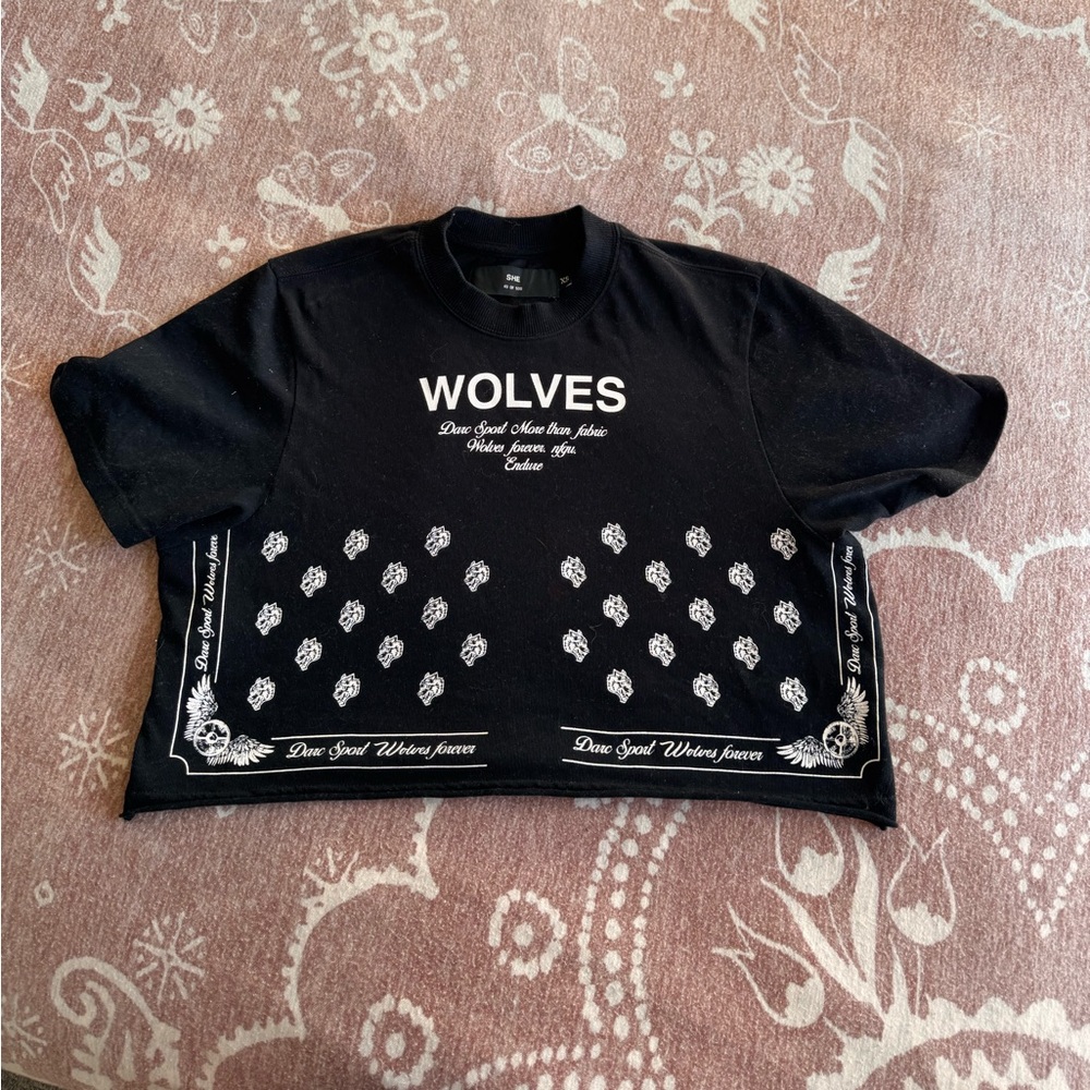 NWOT Darc Sport Wolves Black Crop Top